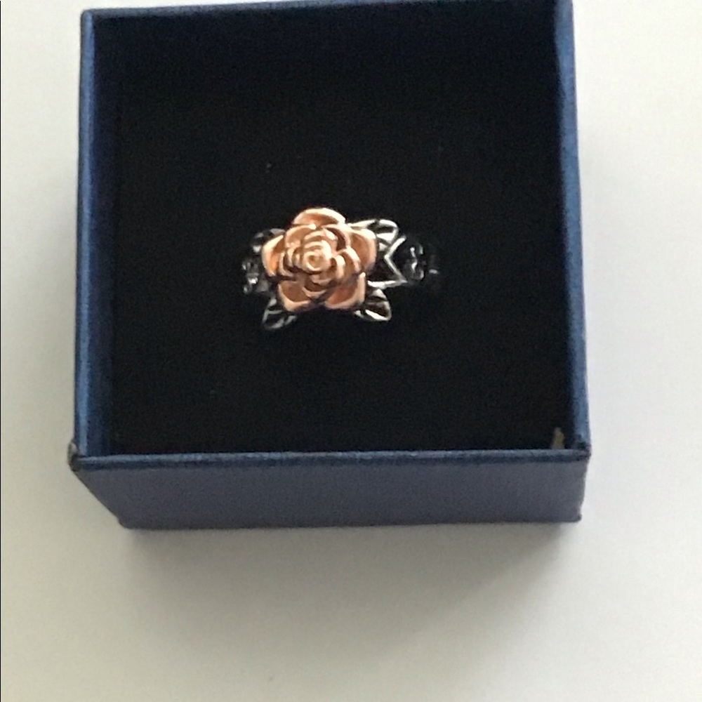 FLOWER RING - Picture 1 of 2